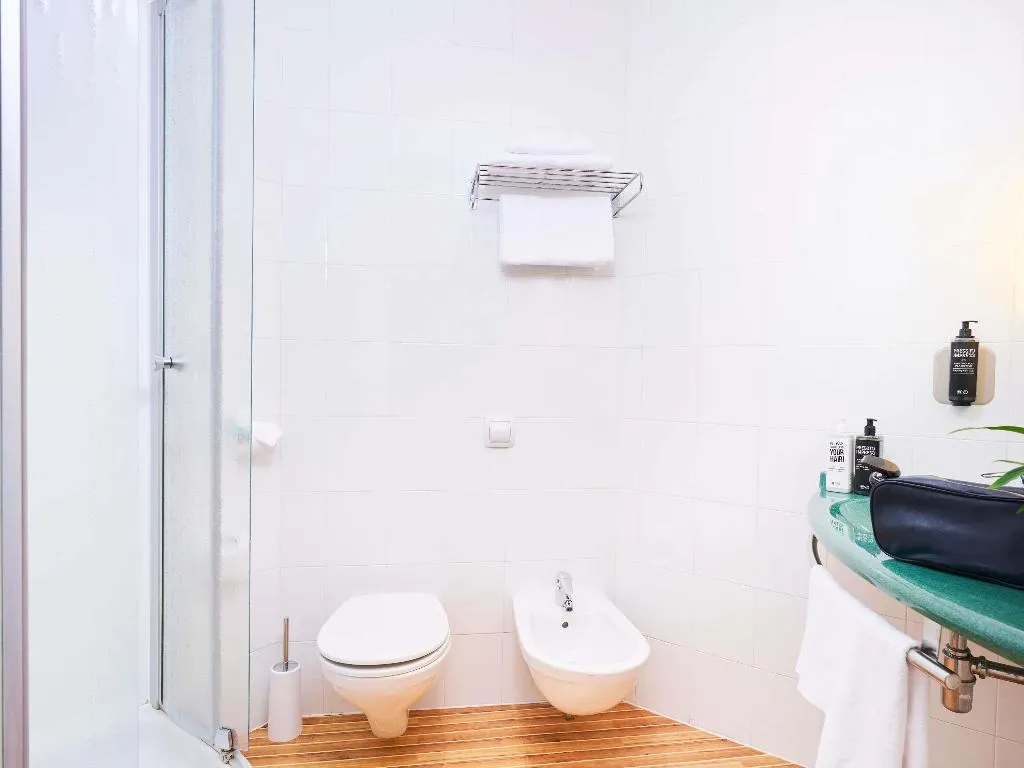 DOUBLE WITH DOUBLE BED Room, Ibis Como, Milan