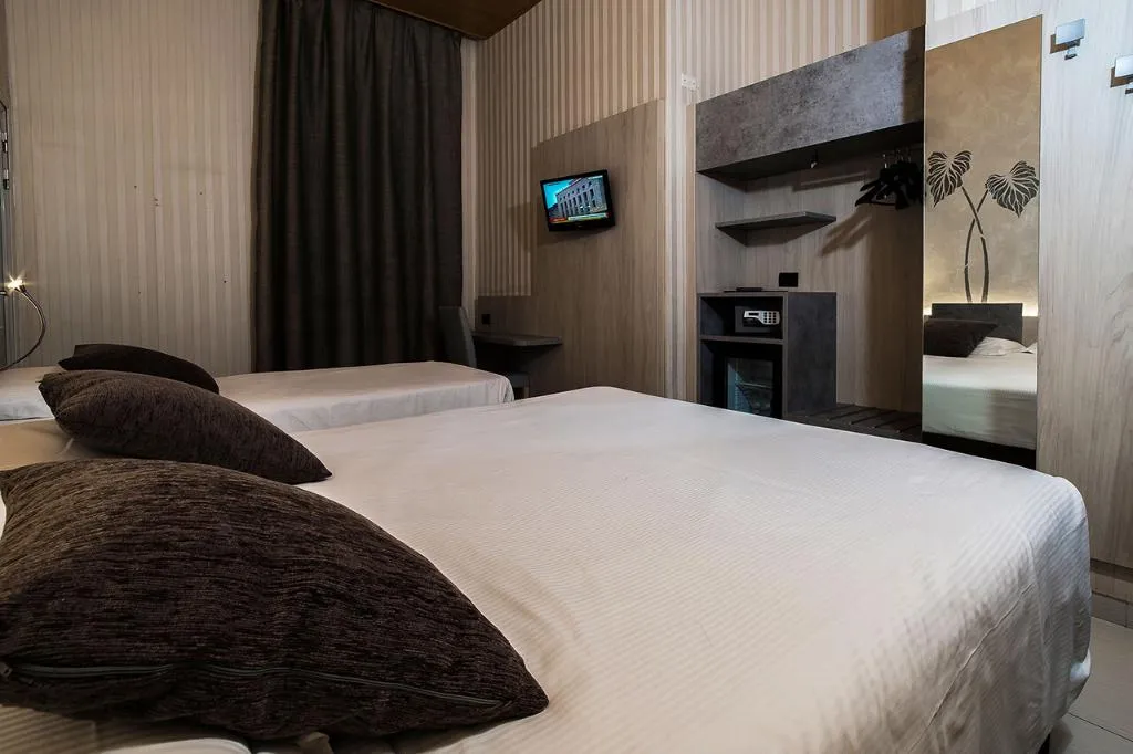 TRIPLE STANDARD Room, Hotel Bolzano, Milan