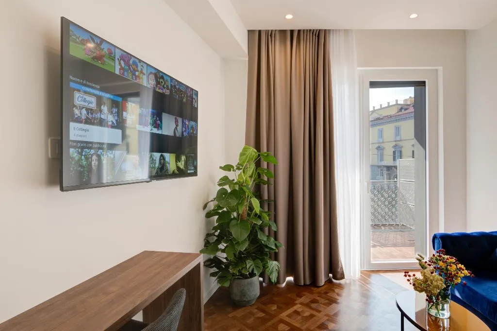 SUITE DELUXE WITH BALCONY Room, Well Suites - Piazza dei Martiri, Naples