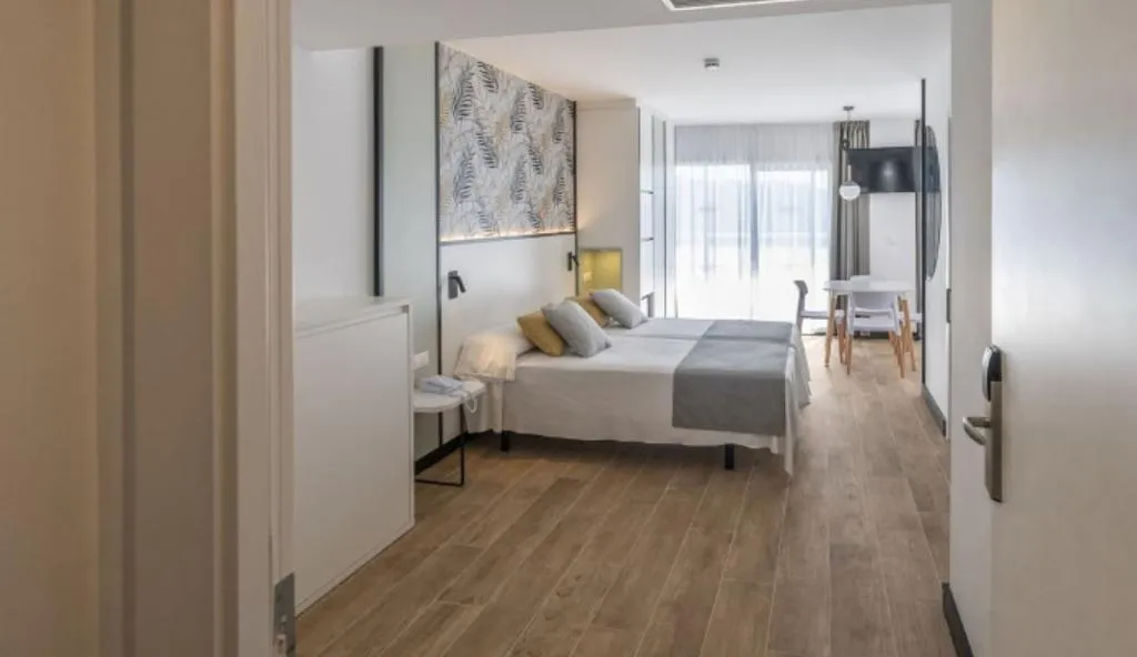 FAMILY ROOM CAPACITY 4 Room, Medplaya Calypso, Costa Dorada