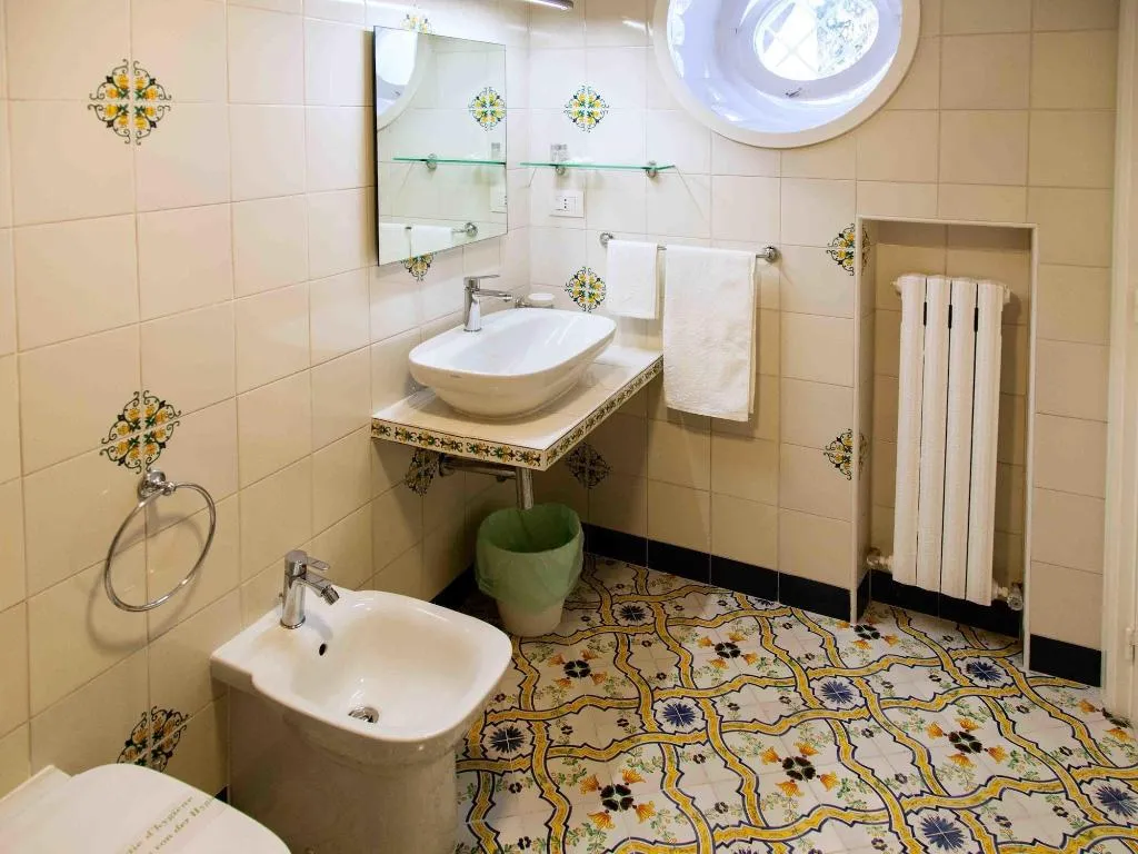 Room, Antonio Massa Lubrense, Naples