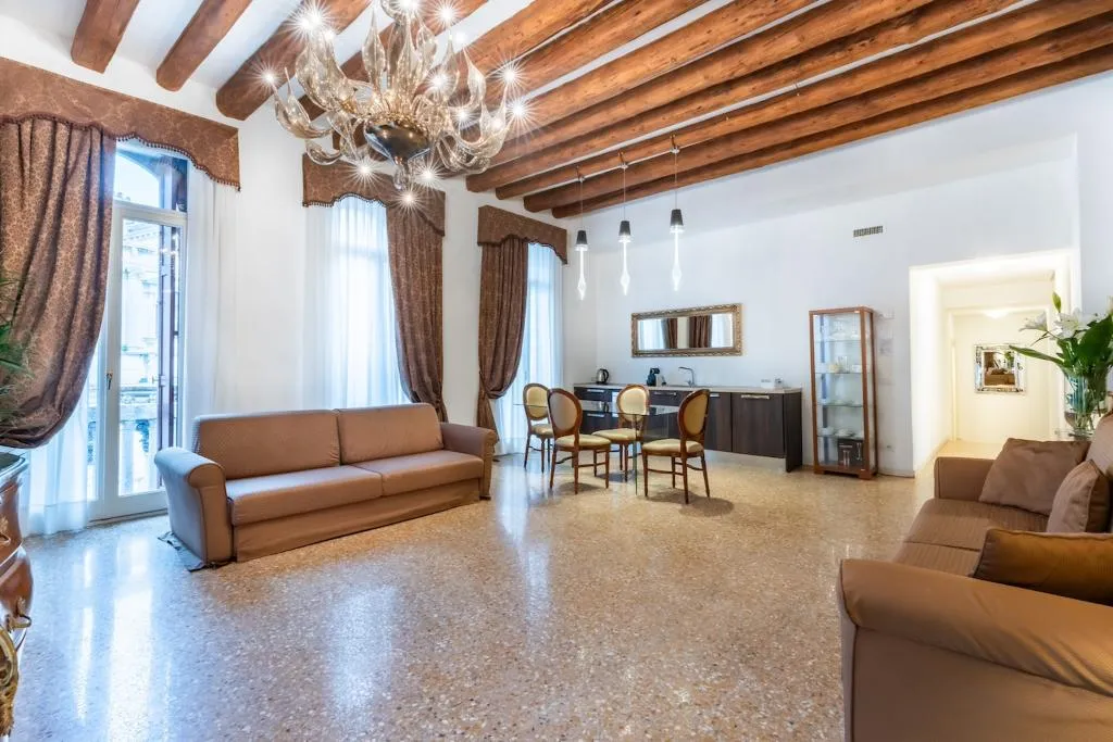 APARTMENT DELUXE CAPACITY 4 Room, San Teodoro Palace  - Luxury Apartments, Venice
