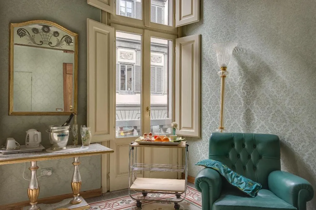 Room, Cavour 10, Florence