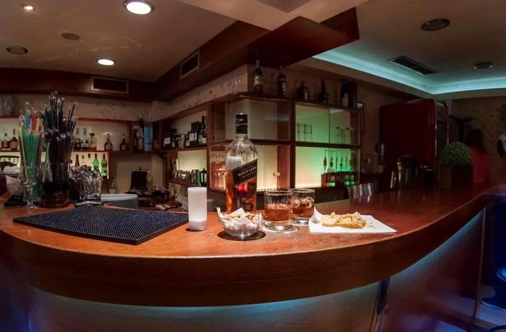 Bar, Athens Cypria, Athens