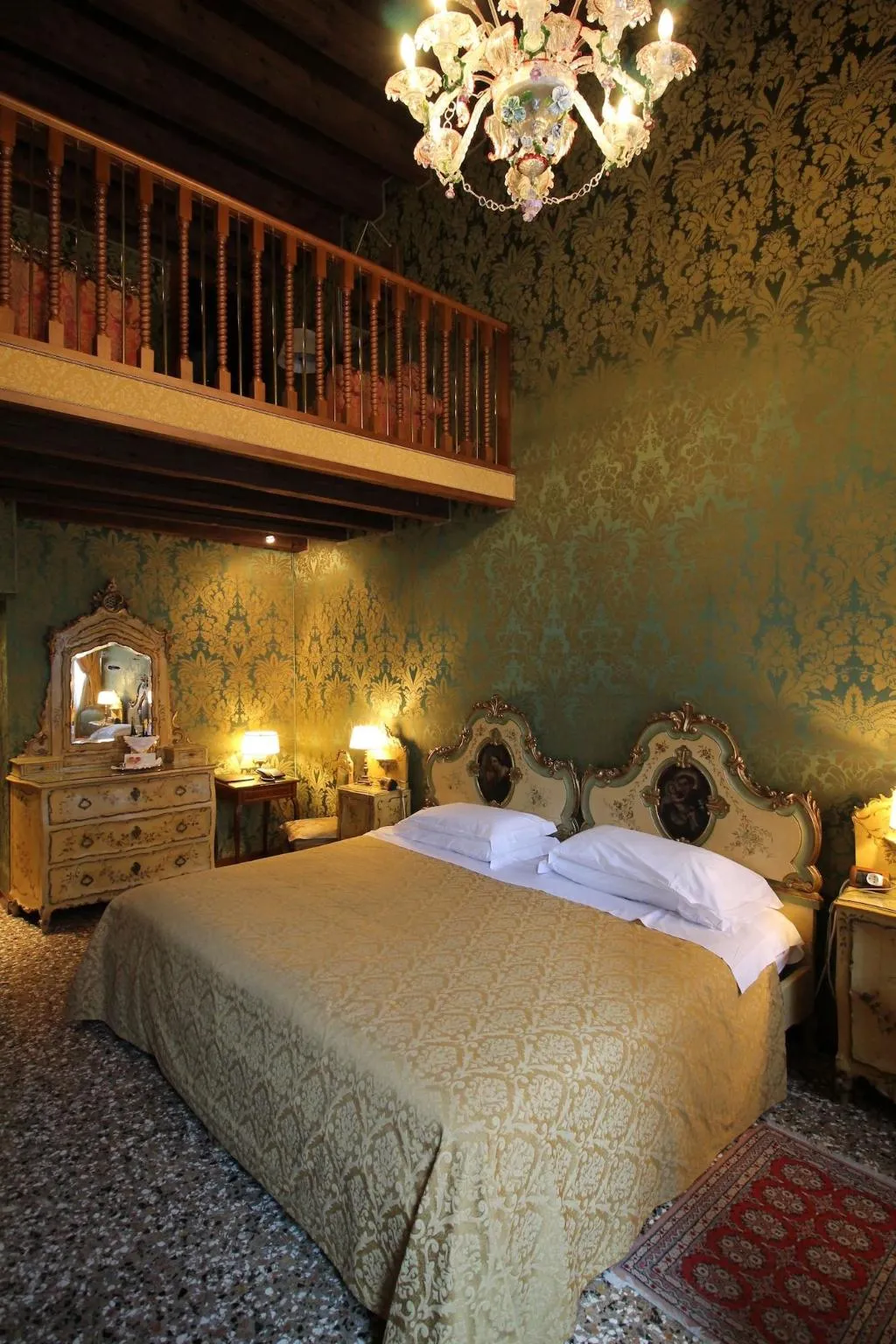 SUITE QUEEN SIZE BED Room, Palazzo Abadessa, Venice