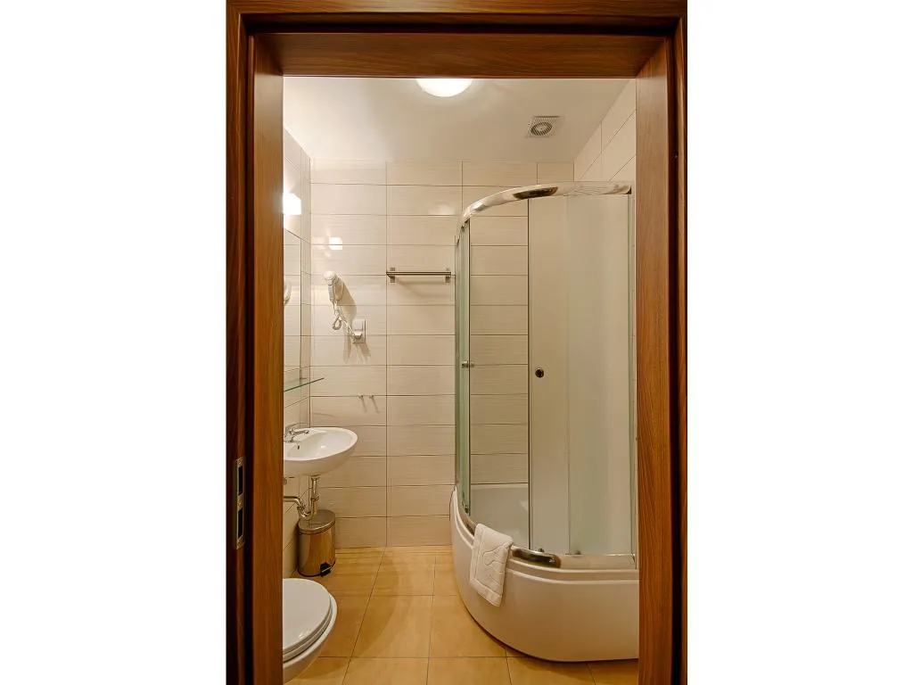 QUADRUPLE CLASSIC CITY VIEW Room, Yarden Aparthotel by Artery Hotels, Krakow