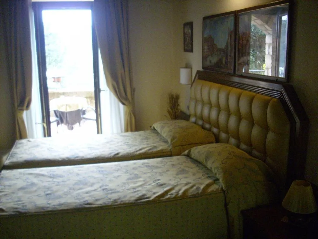 Room, B&B Chiara e Benedetta (La villa degli Ulivi), Perugia