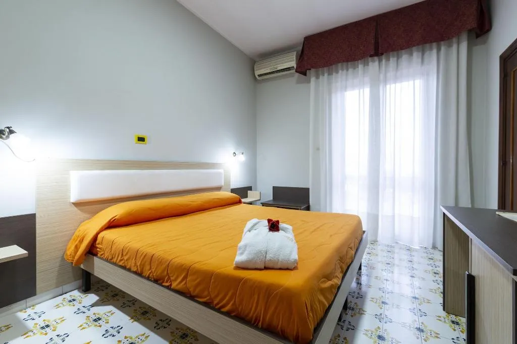 Room, Hotel Del Sole, Naples