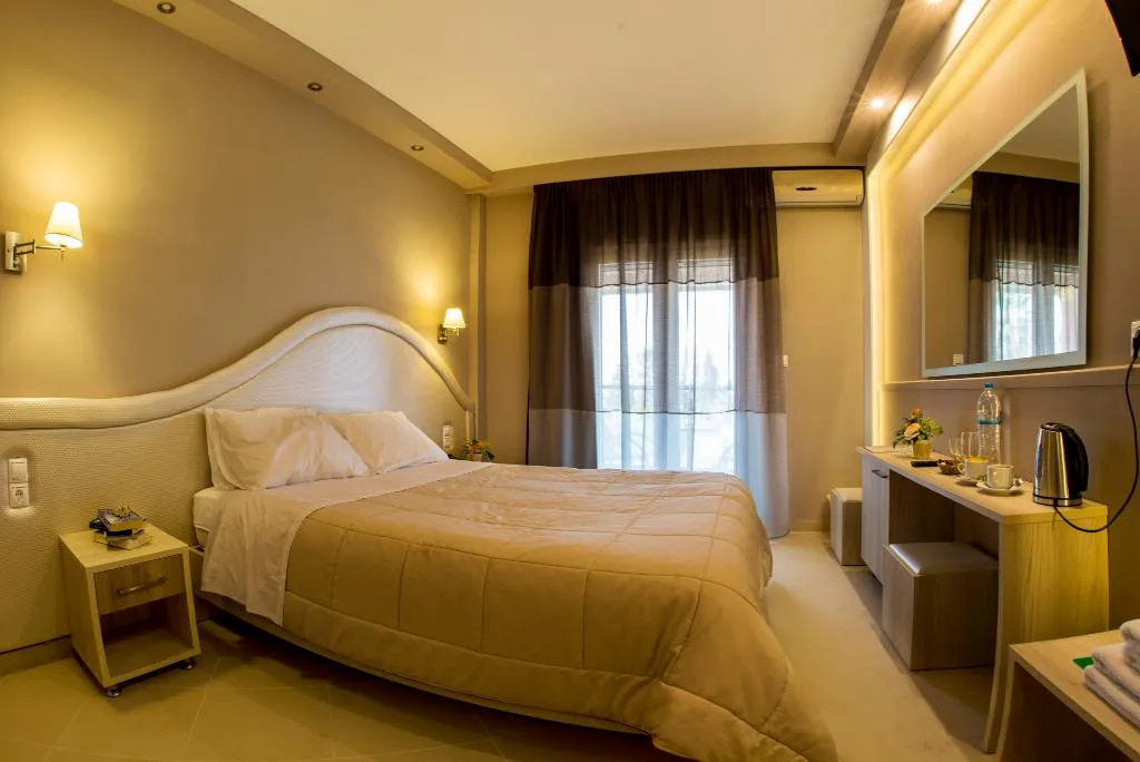 Room, Penelope, Corfu