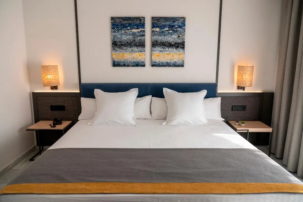 DOUBLE DELUXE SIDE SEA VIEW Room, URH Sitges Playa, Costa Brava