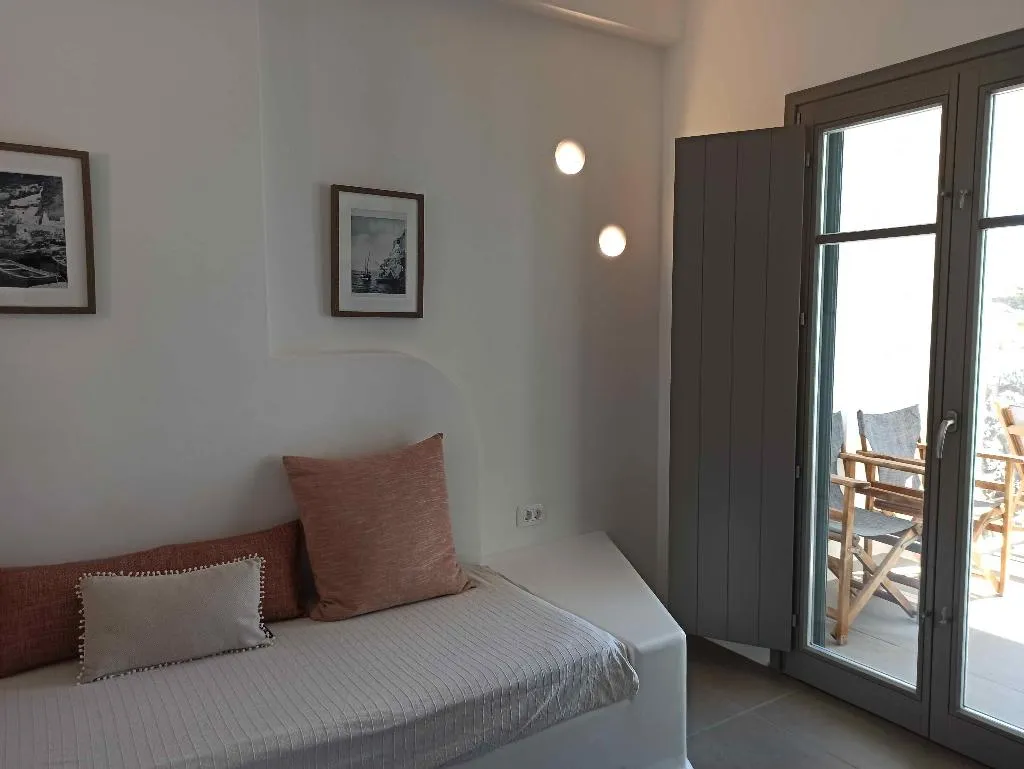 SUITE WITH PRIVATE POOL Room, Amphitrite Suites Santorini, Santorini