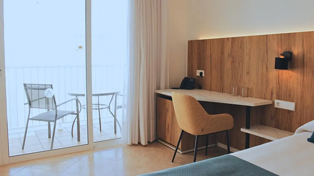 DOUBLE WITH TERRACE Room, Hotel Alfons, Menorca