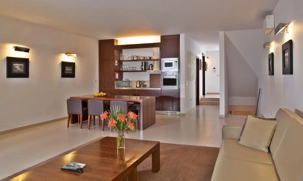 VILLA THREE BEDROOMS Room, São Rafael Holidays, Algarve