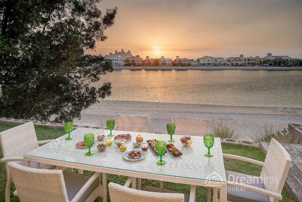 Terrace, Dream Inn Dubai - Palm Villa, Dubai