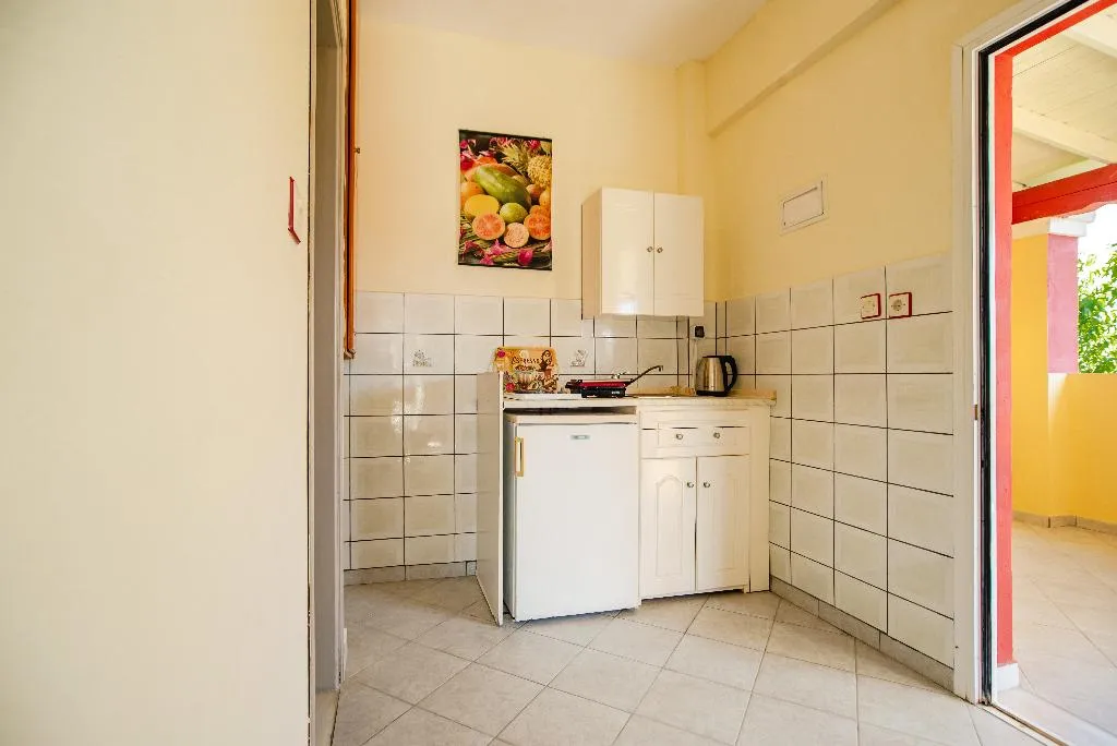 TWIN BASIC Room, Solena Studios Kavos, Corfu