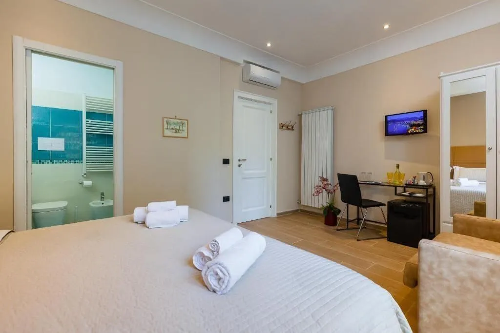Room, B&B Giacomino, Naples