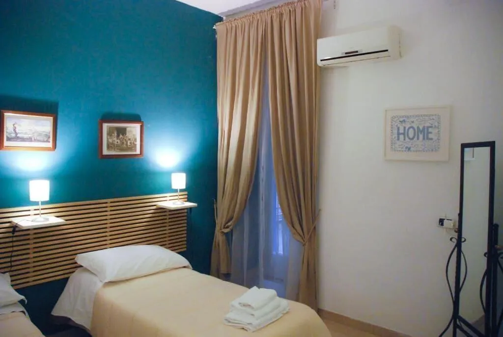 Room, La Locanda Dell Arte, Naples