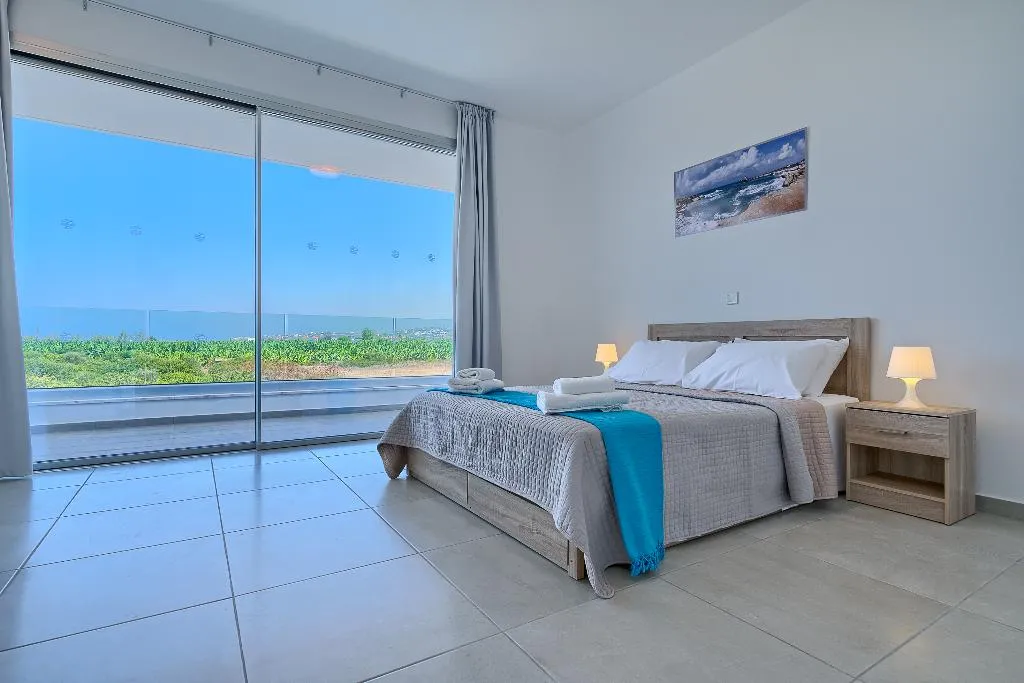VILLA FIVE BEDROOMS WITH MORE THAN THREE BATHROOMS Room, Sea Point Villas, Cyprus