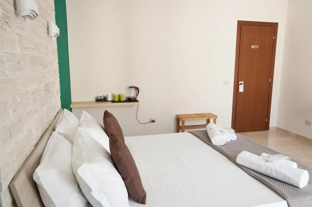 DOUBLE DELUXE WITH BALCONY Room, B&B Hycarus, Palermo