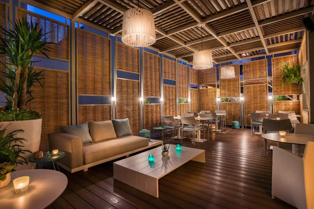 Terrace, Hotel Pirineos Figueres by Pierre & Vacances, Costa Brava