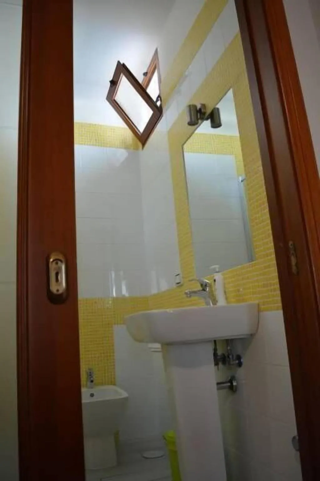 Room, Home To Fly, Naples