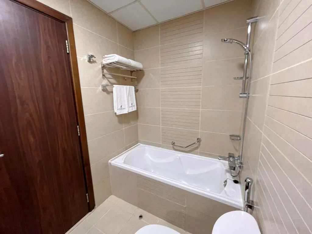 STUDIO ONE BEDROOM ONE BATHROOM Room, Goldcrest Executive, Dubai