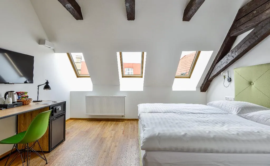 DOUBLE CLASSIC Room, Hotel Garden Court Prague, Prague
