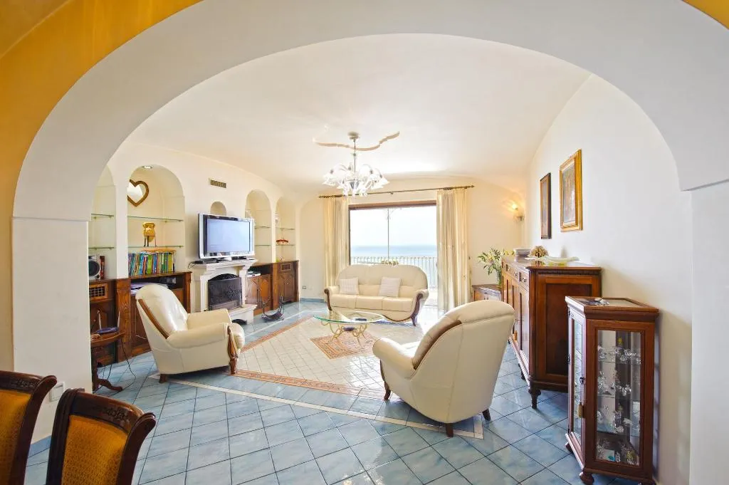 Room, La Sorgente Del Sole, Naples