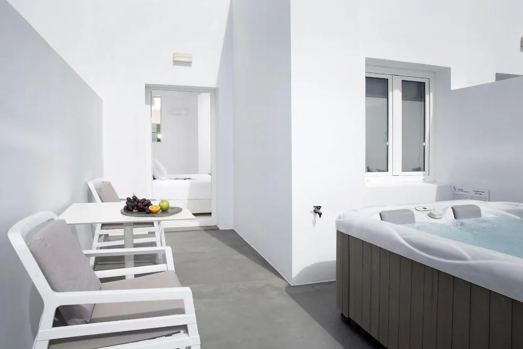 Room, May Seven Suites Hotel, Santorini
