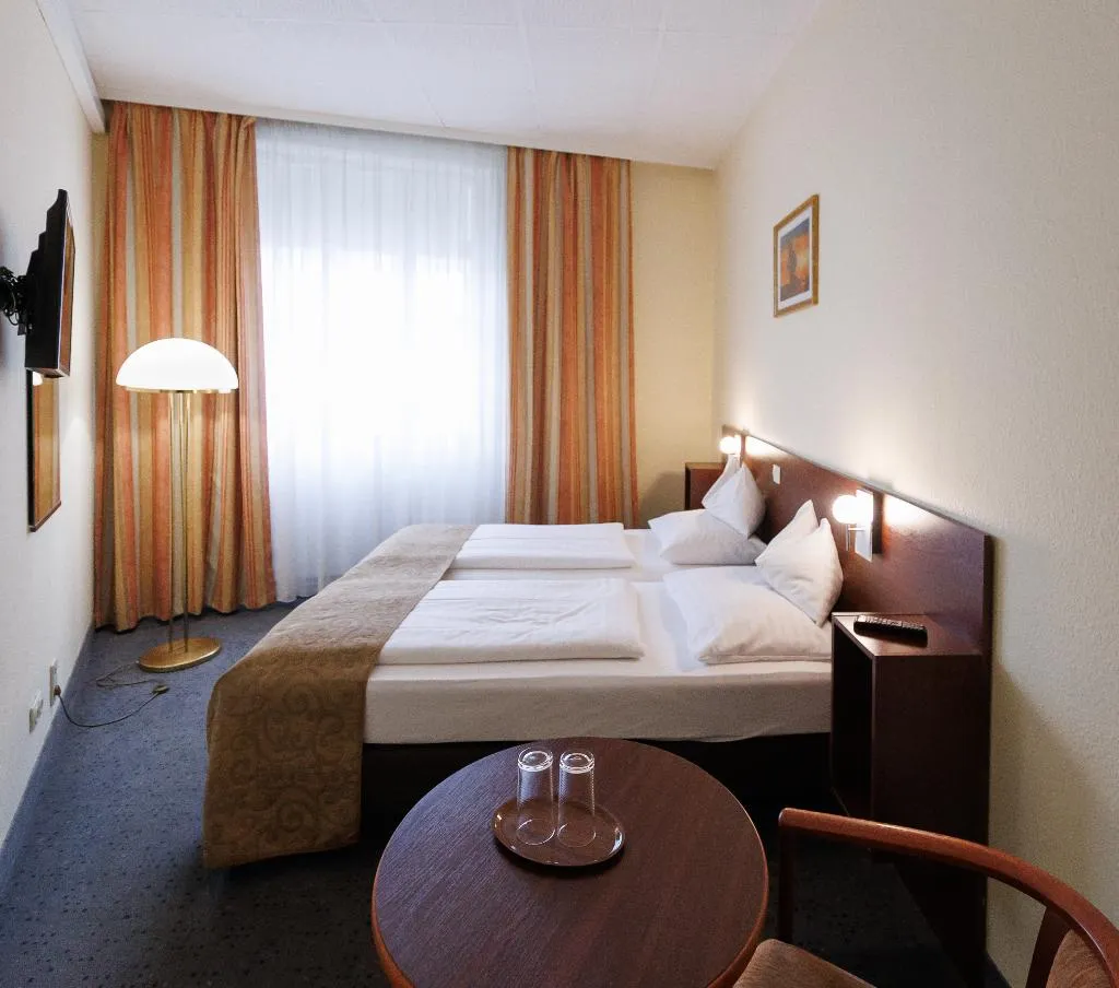 APARTMENT STANDARD Room, Hotel Pension Continental, Vienna