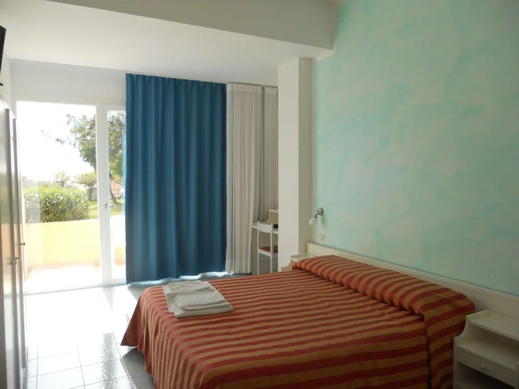 Room, Sporting Club America, Naples