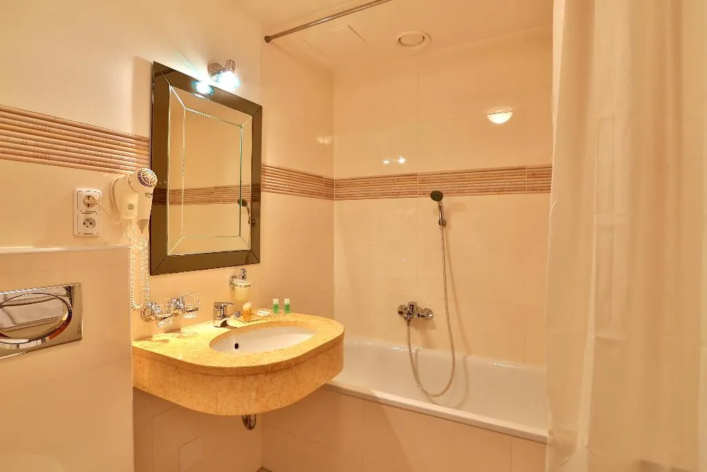 TRIPLE STANDARD Room, Ariston & Ariston Patio Hotel Prague, Prague