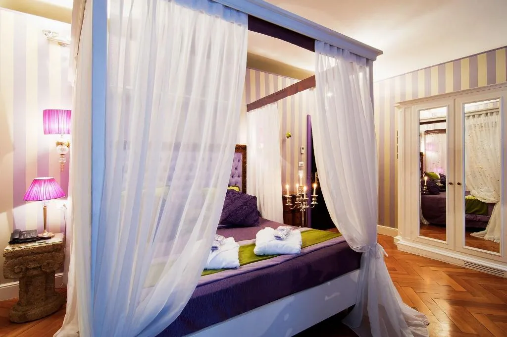 DOUBLE SUPERIOR QUEEN BED Room, AD Place Venice, Venice
