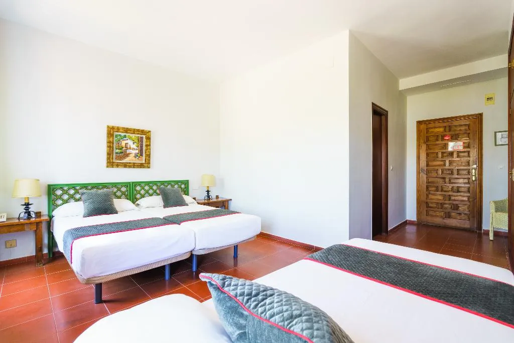 TRIPLE STANDARD Room, Hotel Las Cumbres, Andalucia