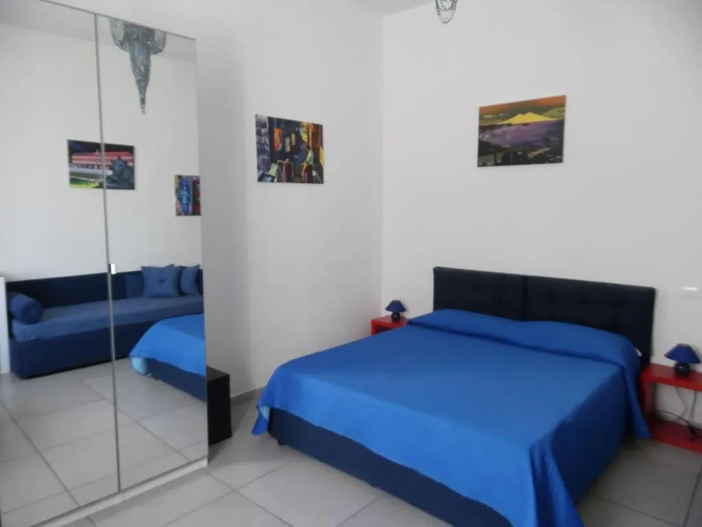 Room, Megaride Santa Lucia, Naples