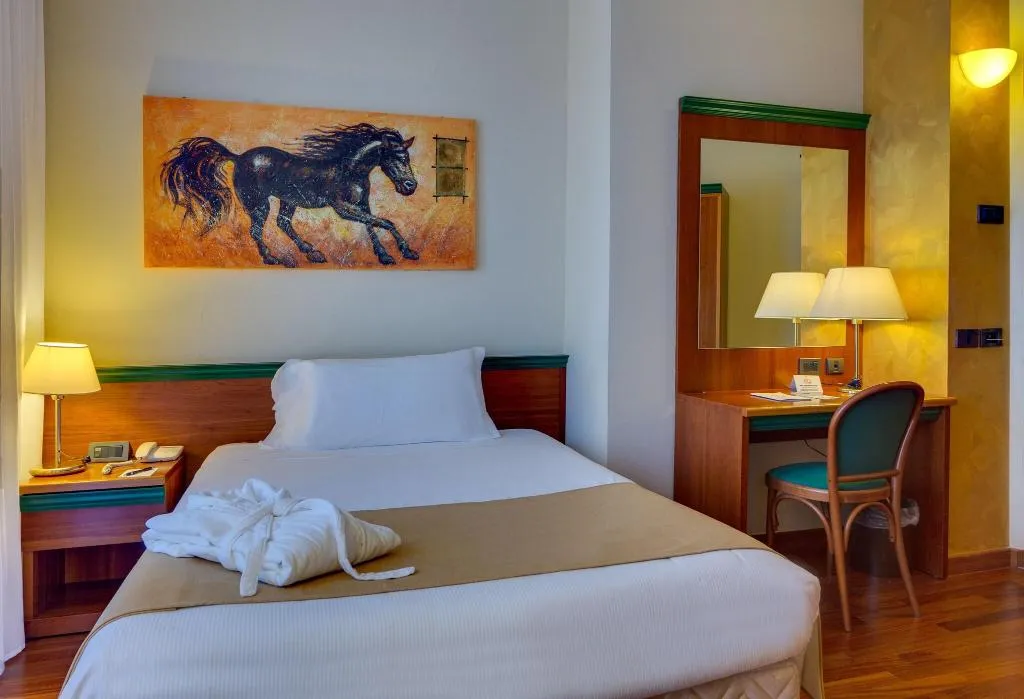 DOUBLE SINGLE USE KING SIZE BED Room, Hotel Raffaello, Milan