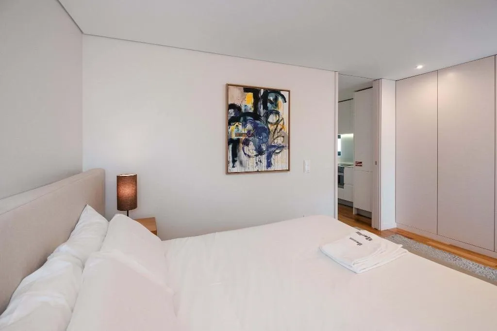 Room, Domum, Porto