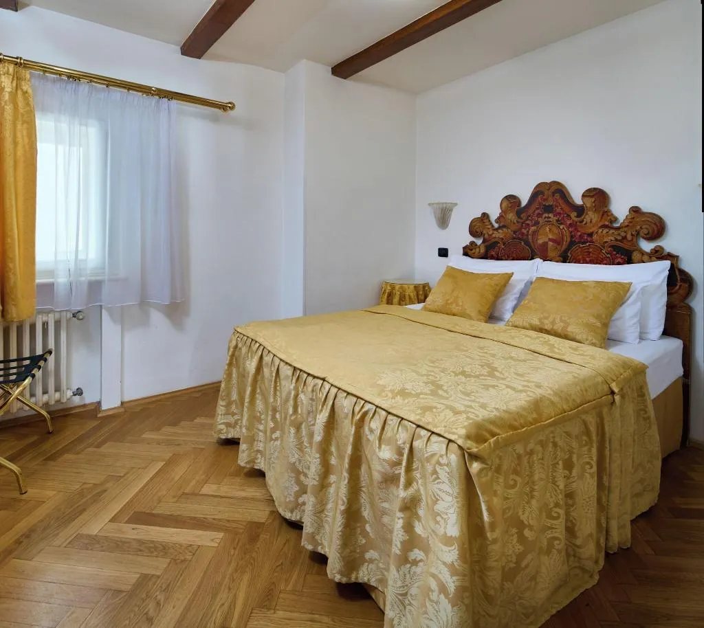 SUITE DELUXE Room, Charles Bridge Palace, Prague