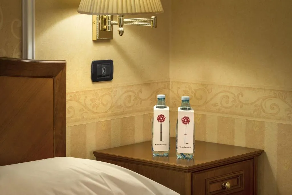 SINGLE STANDARD Room, Lancaster Hotel, Milan