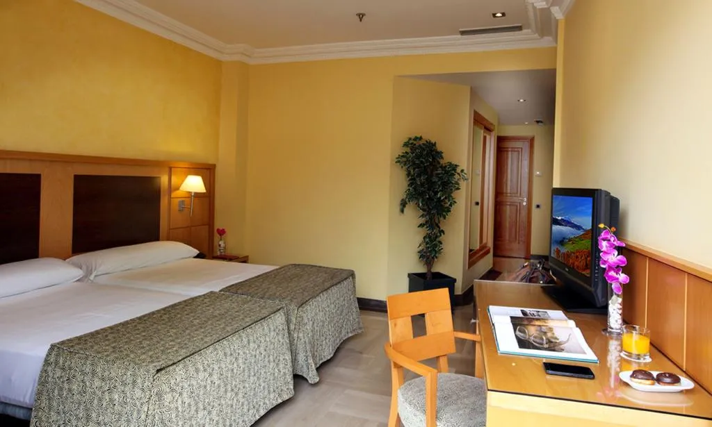 DOUBLE WITH TERRACE Room, Nouvel, Barcelona