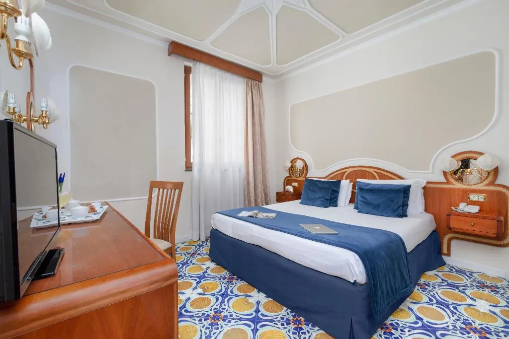 Double or Twin STANDARD Room, Alimuri Bay Resort, Naples