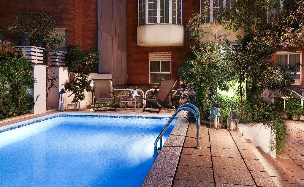 Pool, Gran Derby Suites, Barcelona
