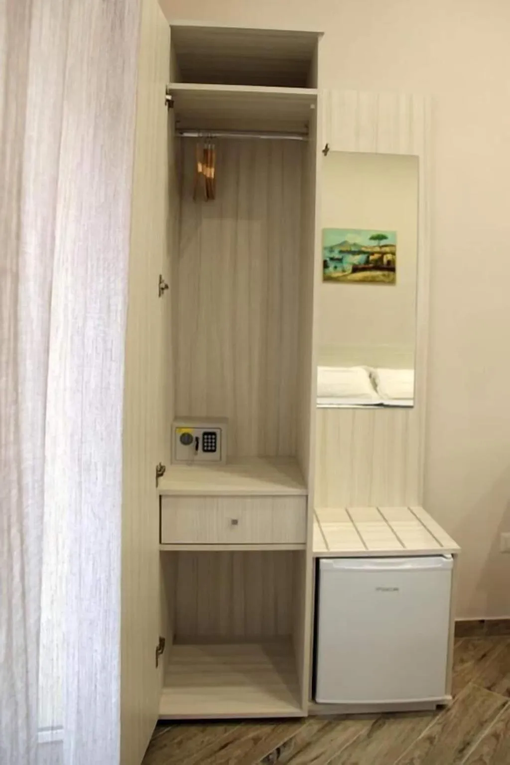 Room, B B Alla Ferrovia, Naples