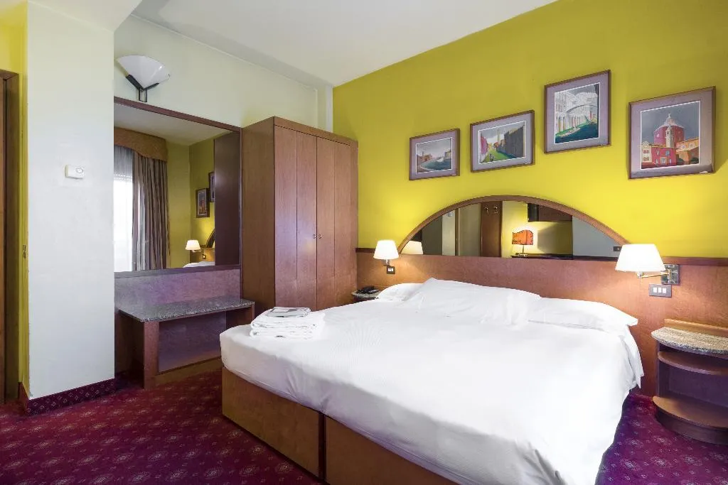 Double or Twin STANDARD Room, Carrobbio, Milan