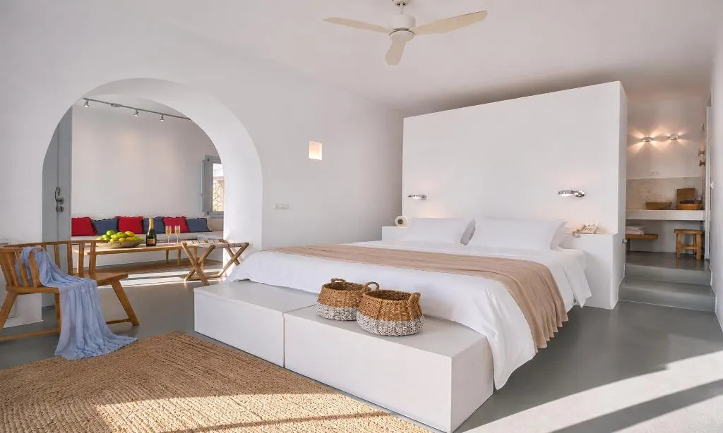SUITE SUPERIOR WITH PRIVATE POOL Room, Santorini Heights, Santorini