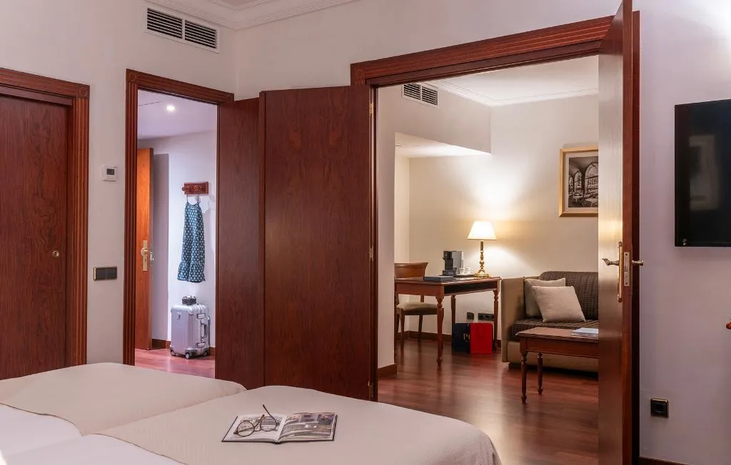 JUNIOR SUITE STANDARD Room, El Avenida Palace, Barcelona