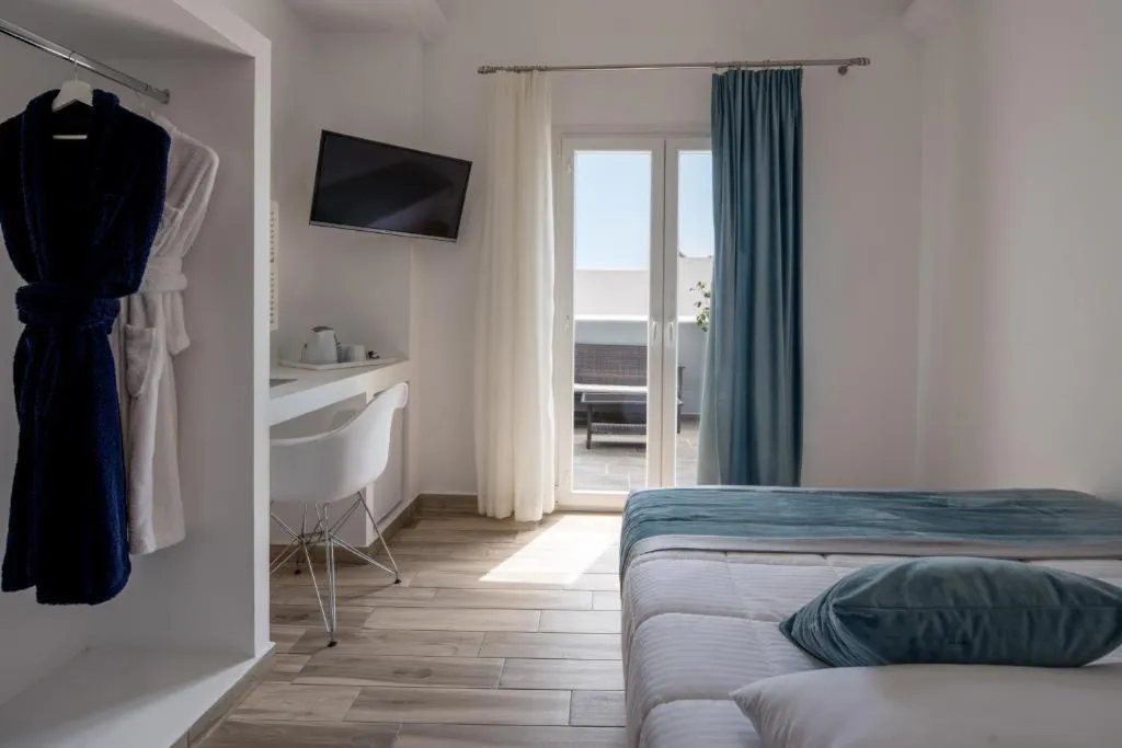 Double or Twin STANDARD Room, Oasis Suites Fira, Santorini