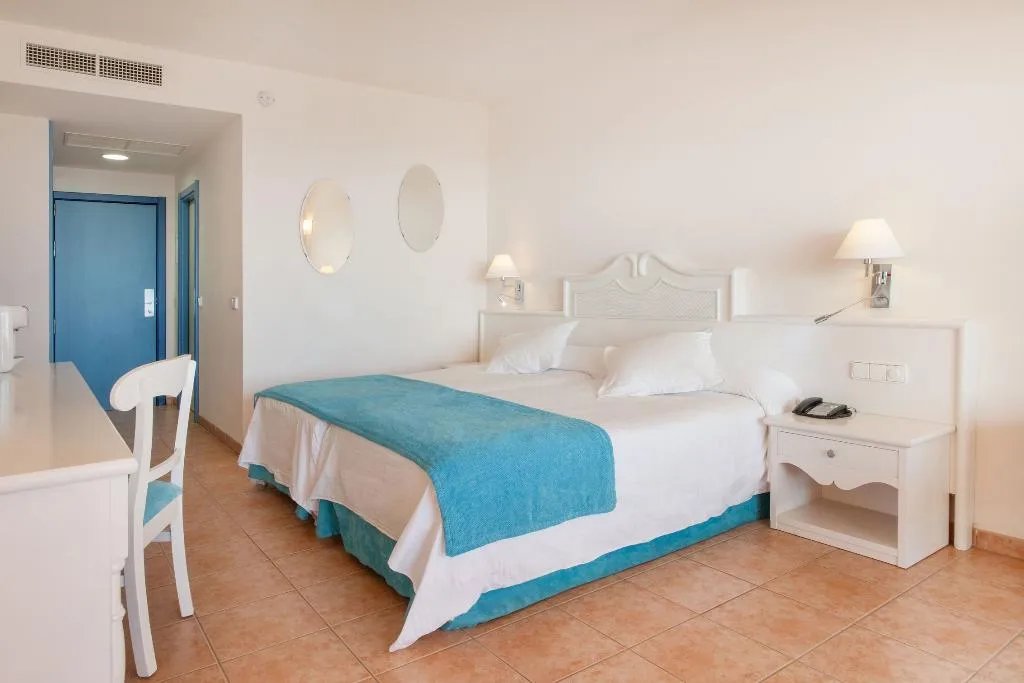 DOUBLE SINGLE USE STANDARD Room, Iberostar Waves Playa Gaviotas, Fuerteventura
