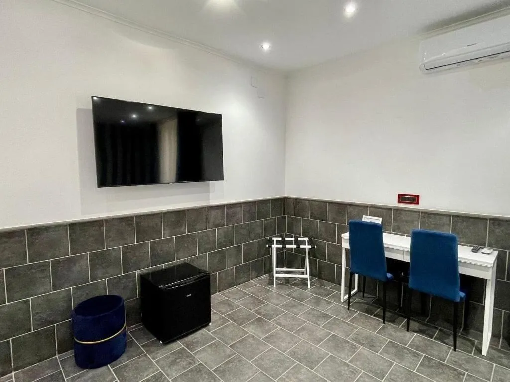Room, Yacht Club Angioino, Naples