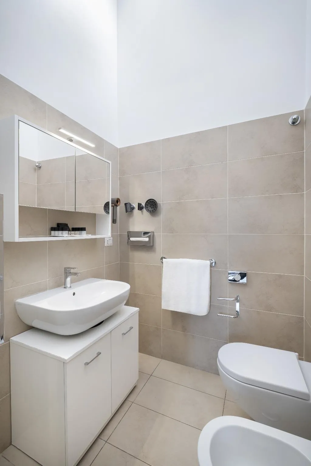 APARTMENT ONE BEDROOM ONE BATHROOM Room, Oriana Homèl Roma, Rome